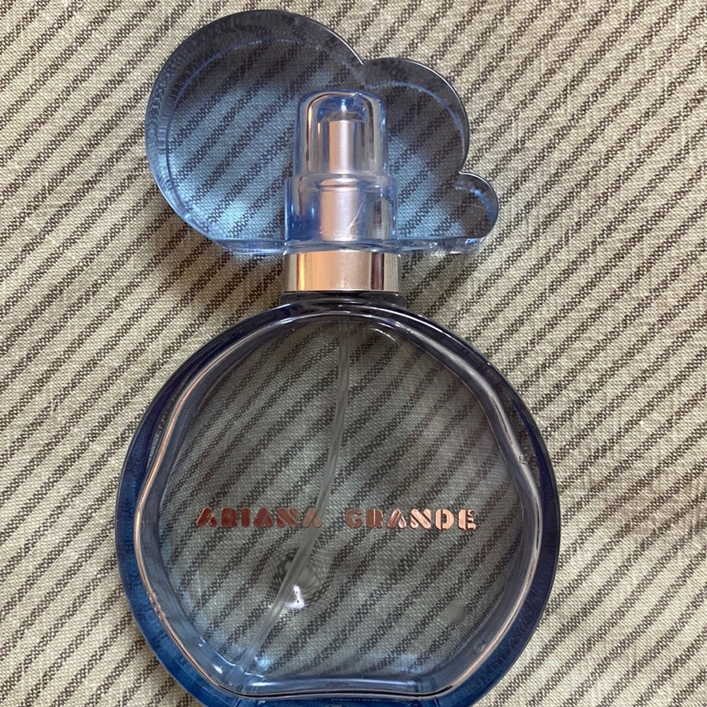 Ariana Grande cloud perfume